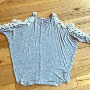 Women’s Quarter Sleeve Top